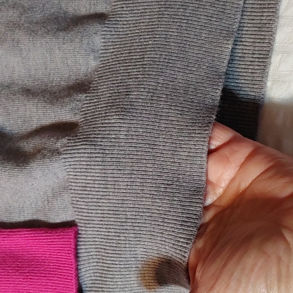 NWT CYRUS TWO-TONE GRAY & PINK KNIT TURTLENECK SWEATER SIZE LARGE - Picture 7 of 7